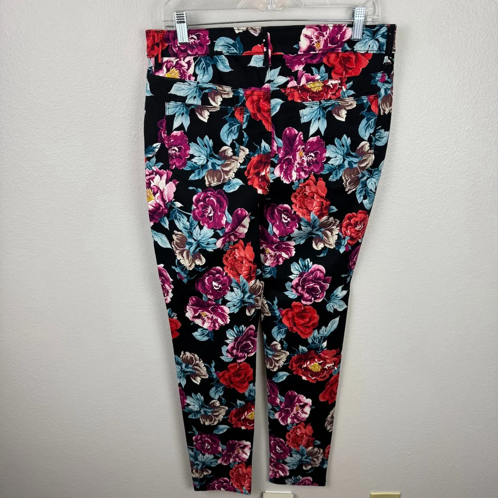 Chico's Women's 1R US 8R Multi Denim Jean Regal Floral Rose Jegging Pants NWT - Picture 3 of 14